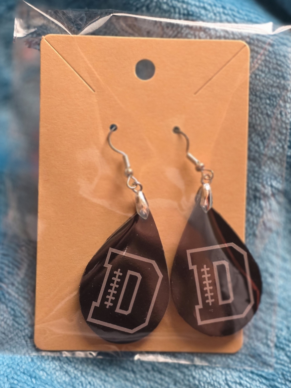 Black Teardrop D Logo Earrings – Football